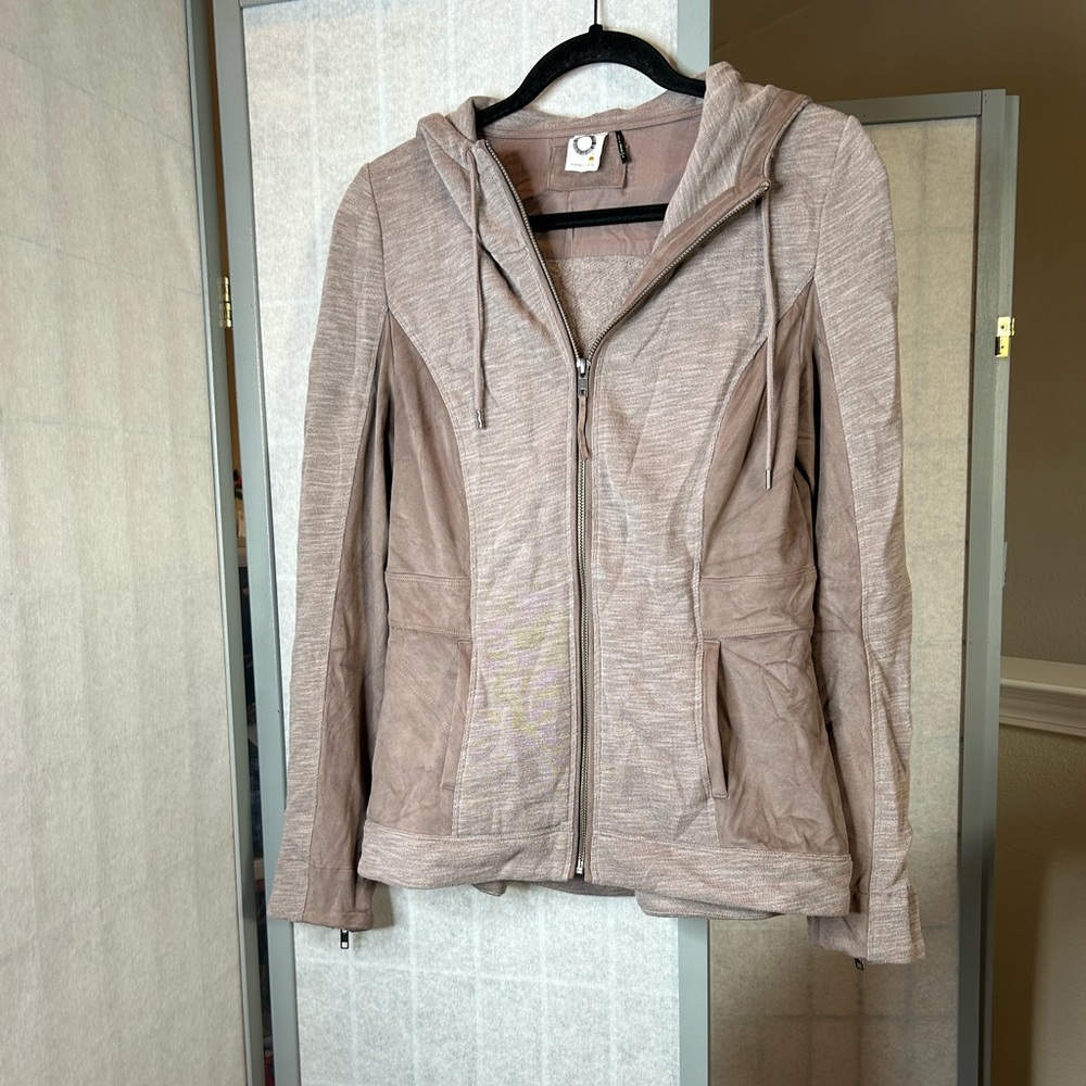 Anthropologie Akemi + Kin zipped hoodie with front pockets